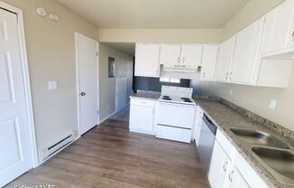 2 beds, 1 bath, 950 sqft, $1,275, Unit 25CR-29