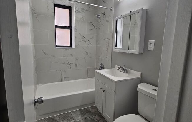 1 bed, 1 bath, 750 sqft, $1,750, Unit Apt 2L