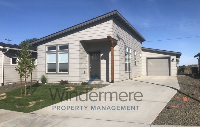 3 beds, 2 baths, 1,064 sqft, $1,895, Unit 1348 Artesia