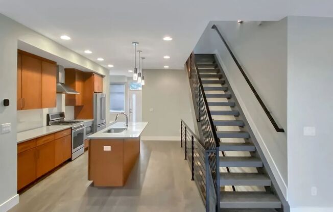 Modern 4BD, 3BA LoHi Townhome with Rooftop Deck