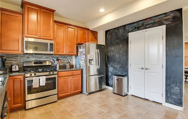 Beautiful 3-Bedroom, 2.5-Bath Townhome in Wexford available September 1!