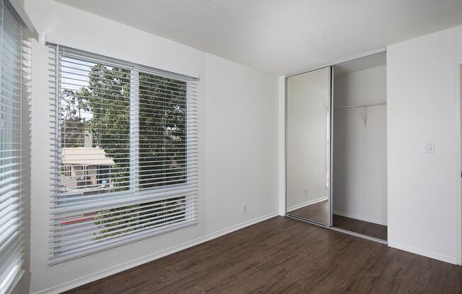 2 beds, 2 baths, 987 sqft, $2,895, Unit 40-10