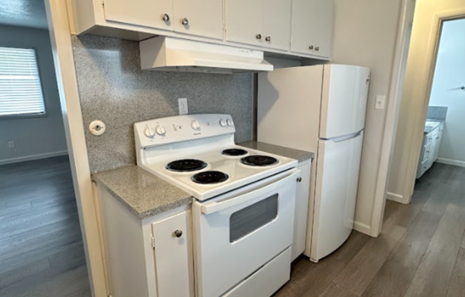 1 bed, 1 bath, 680 sqft, $1,025, Unit 23 E Pine Ave