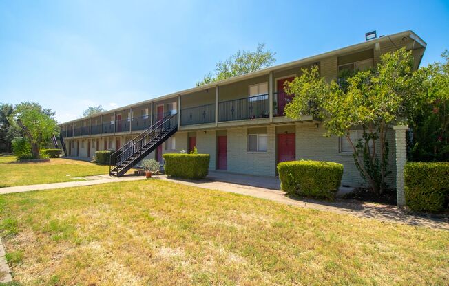 806 E 13th St Unit #105