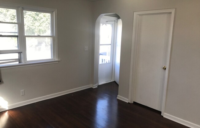 2 beds, 1 bath, $1,100