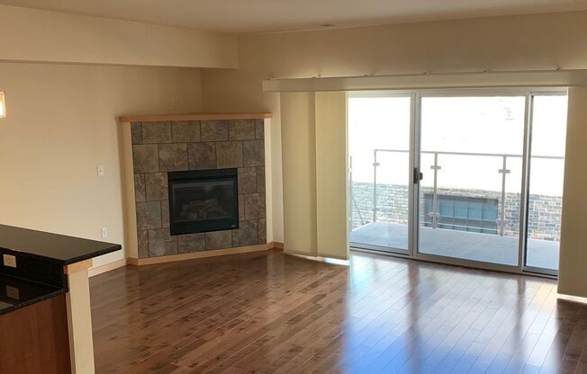 1 bed, 1 bath, 1,022 sqft, $1,900, Unit 605