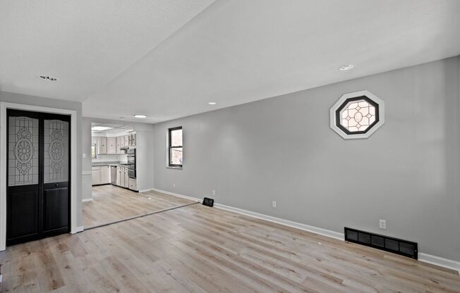 Gorgeous 3 bedroom home in Brookline available now!