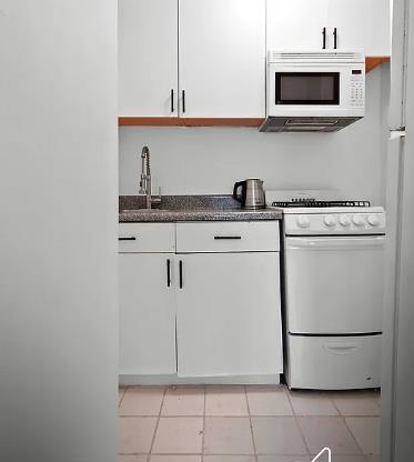 Studio, 1 bath, $2,900, Unit 2F