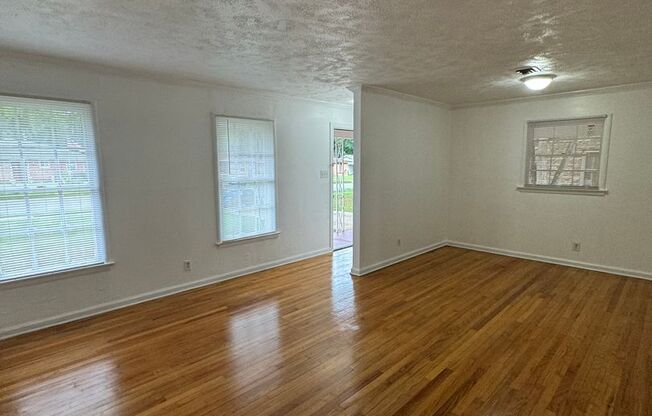 3 beds, 1 bath, $1,095