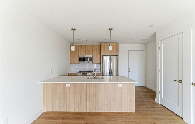 2 beds, 2 baths, 951 sqft, $4,250, Unit 301