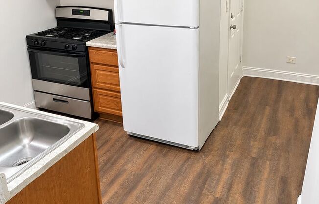 West Rogers Park Apartments Near Warren Park With In-Unit Laundry
