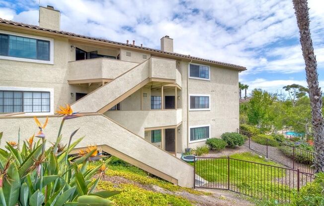 Updated Lower Level Condo in gated Vista Way Village!