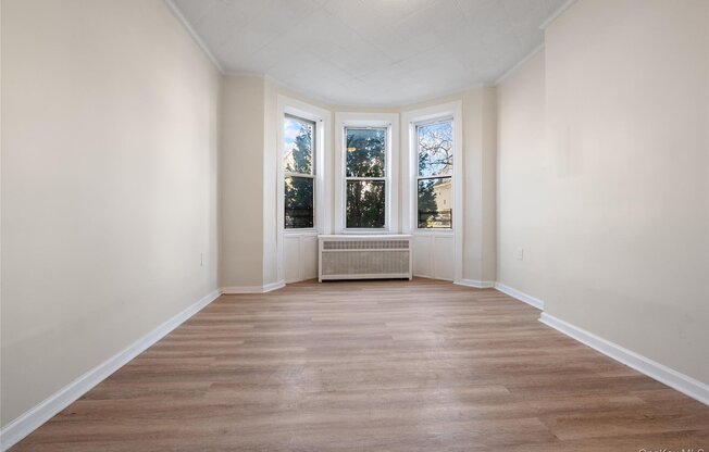 308 E 8 ST