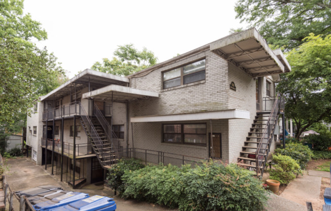 886 SAINT CHARLES AVE NE 