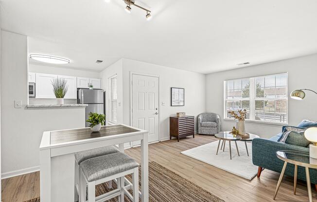 2 beds, 2 baths, 942 sqft, $1,349