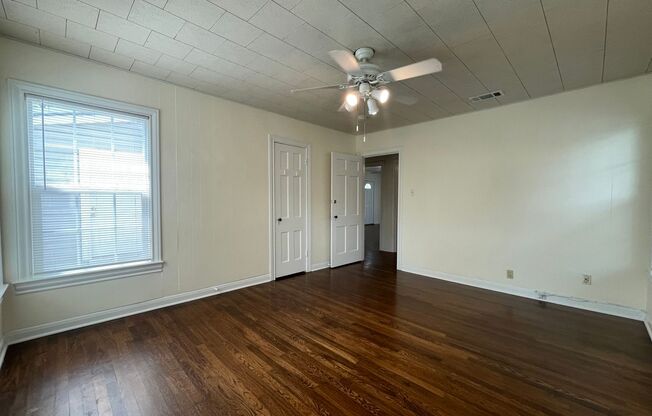 2 beds, 1 bath, $1,895