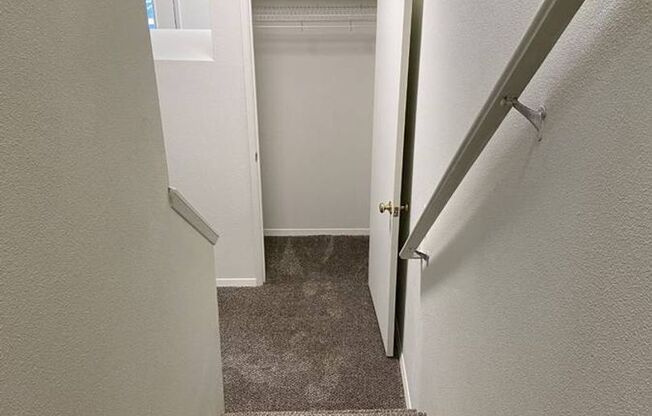 3 beds, 2 baths, 1,086 sqft, $2,150, Unit F-044