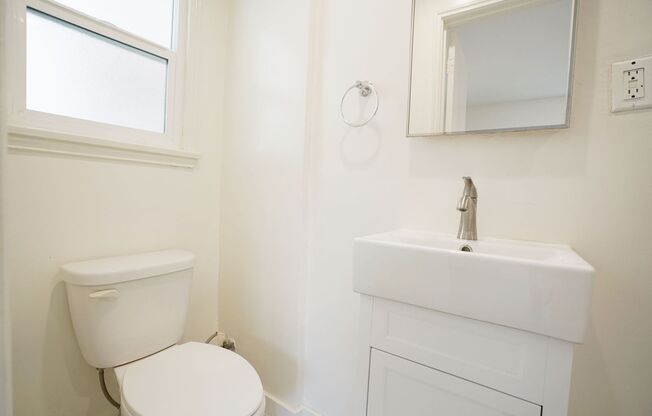 Studio, 1 bath, 300 sqft, $1,749, Unit 858-5