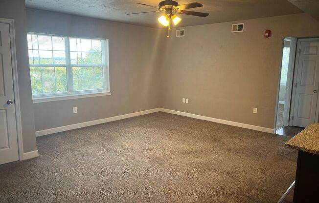 2 beds, 1 bath, 939 sqft, $1,250