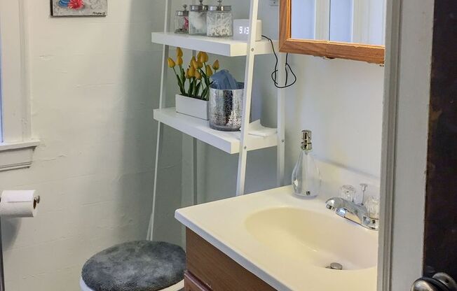 2 beds, 1 bath, 1,065 sqft, $2,550, Unit 4861P-1A