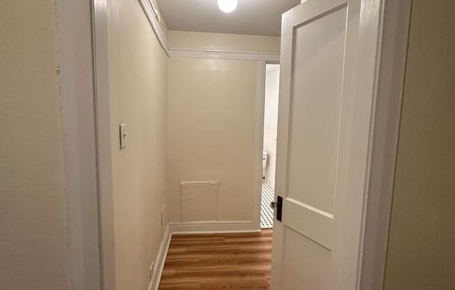 2 beds, 1 bath, 1,247 sqft, $2,000, Unit Old King Edward 18