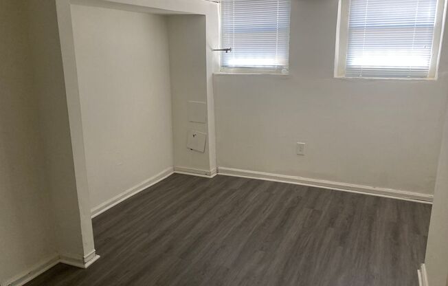 1 bed, 1 bath, 700 sqft, $1,199, Unit 40-B