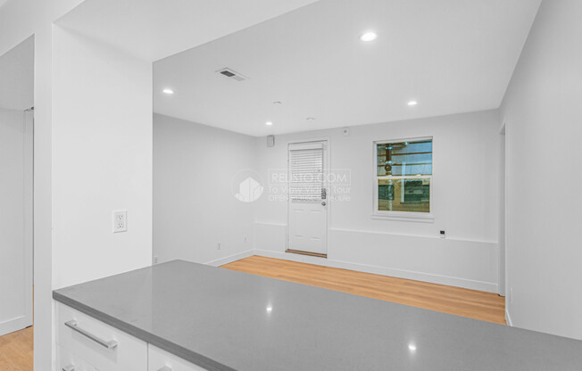 1110 S VAN NESS AVE