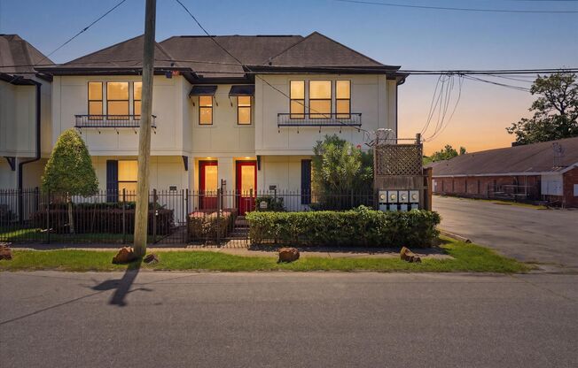 Awesome Two Story town home located in the heart of the city!