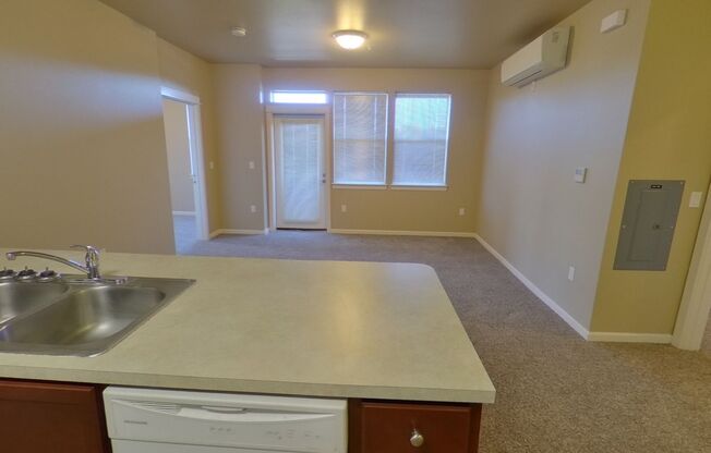 2 beds, 2 baths, 700 sqft, $1,800, Unit 207