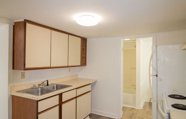 2 beds, 1 bath, 660 sqft, $1,250, Unit 1