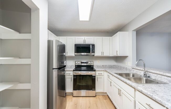 Newly Renovated 4 Bedroom Apartment Akron