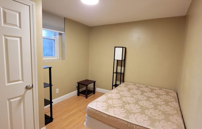 2 beds, 1 bath, 702 sqft, $3,100, Unit B2