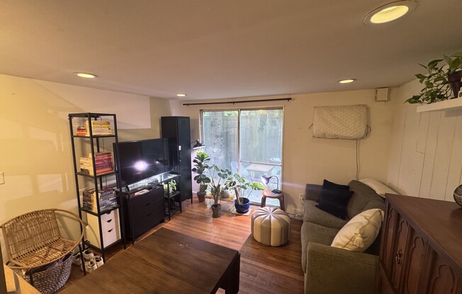 1 Franklin Pl.
