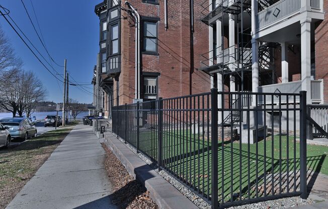 1 bed, 1 bath, 300 sqft, $975, Unit Apt 23