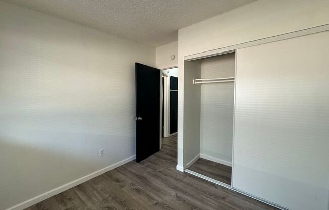 2 beds, 1 bath, 682 sqft, $1,300, Unit 35