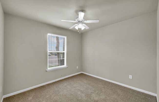 3 beds, 3 baths, 1,022 sqft, $1,369, Unit 13-302