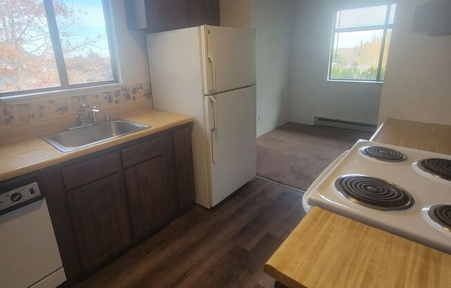 2 beds, 1 bath, 870 sqft, $1,195, Unit Unit D