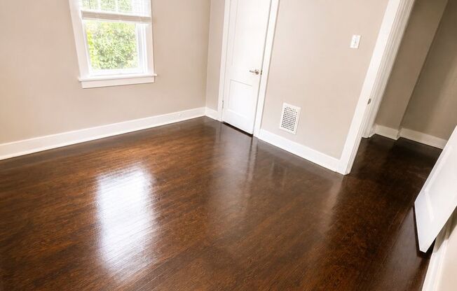 *** Mt. Lebanon Duplex for Rent with Front and Back Porch * Pet Friendly Apartment * Walk to the T * Renovated ***