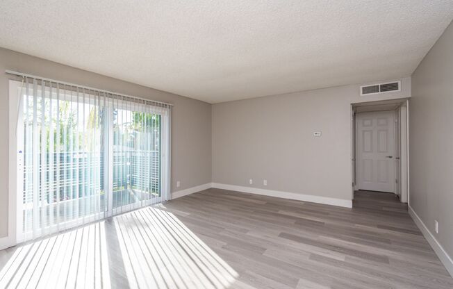 2 beds, 1 bath, 760 sqft, $1,825