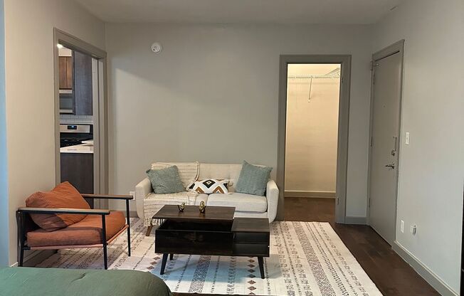 Studio, 1 bath, 600 sqft, $1,049, Unit Unit 315