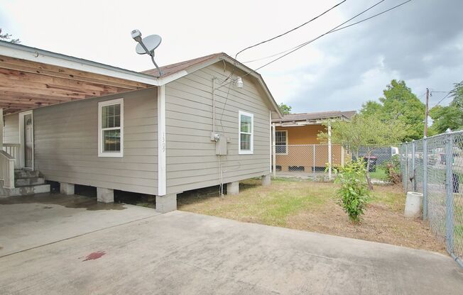 2 bed, 1 bath in Baytown- move in ready! UPDATED with brand new closets and a laundry area! Check out the pictures!