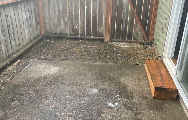 2 beds, 1 bath, 945 sqft, $1,500, Unit 090