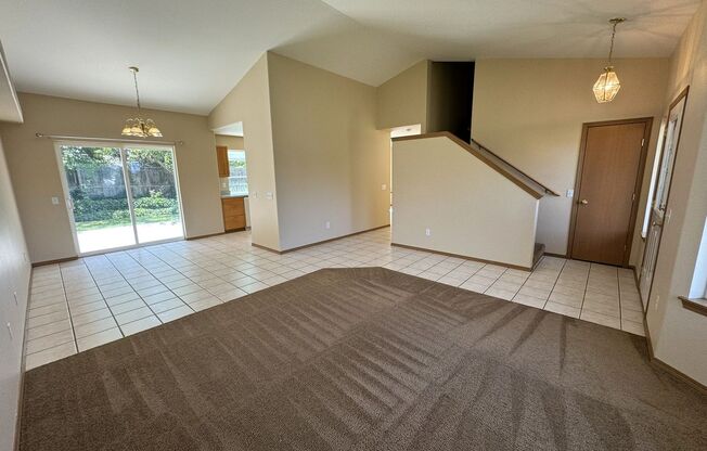 Backyard Oasis: 3 Bedroom 2 Bath House Available!