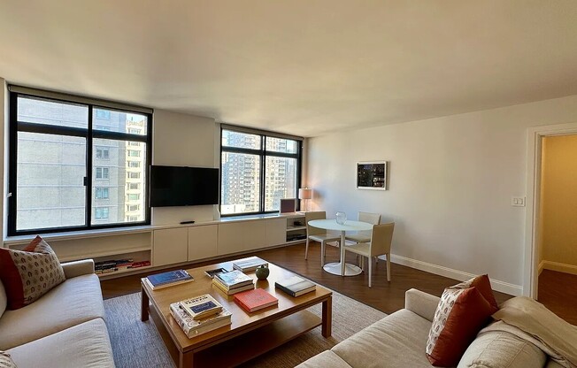 1 bed, 1 bath, 767 sqft, $4,800, Unit 1806