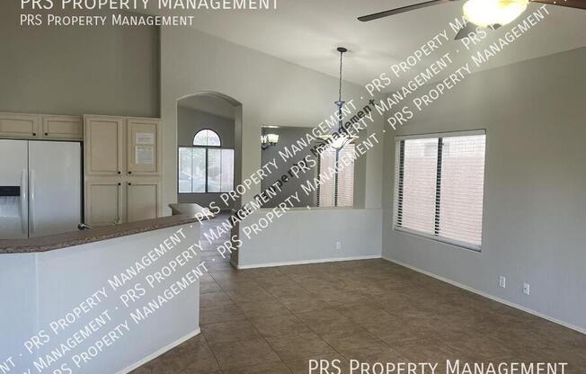 2152 W MYRTLE DR