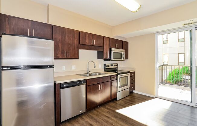 Studio, 1 bath, 555 sqft, $1,499, Unit 136