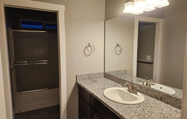 3 beds, 2.5 baths, 1,412 sqft, $1,695, Unit 516