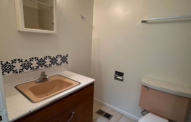 1 bed, 1 bath, 640 sqft, $745, Unit 849