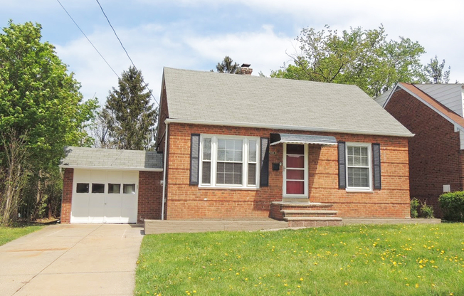 3 Bed - 1 Bath Cape Cod for Rent!