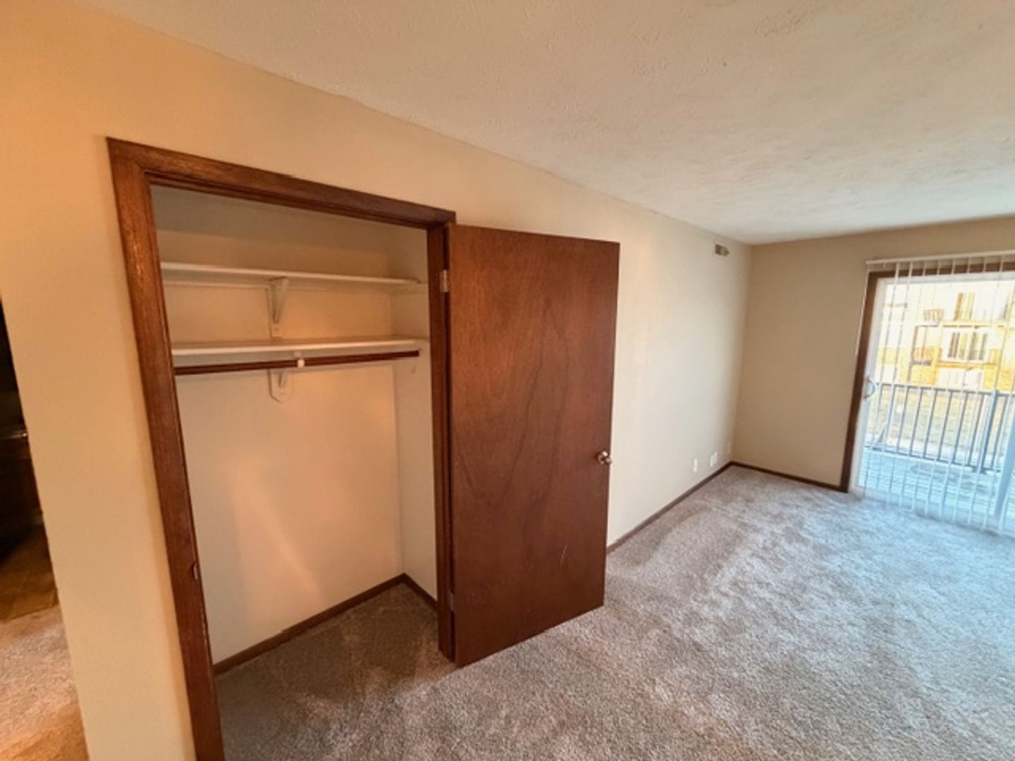 1 bed, 1 bath, 650 sqft, $870, Unit 1515-13